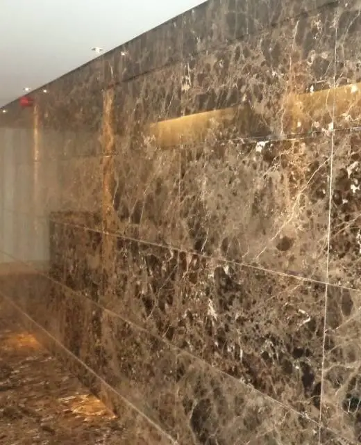 Revestimento e pavimento de hall de entrada de edifício by Marmoramos - soluções de pedras naturais e compactas