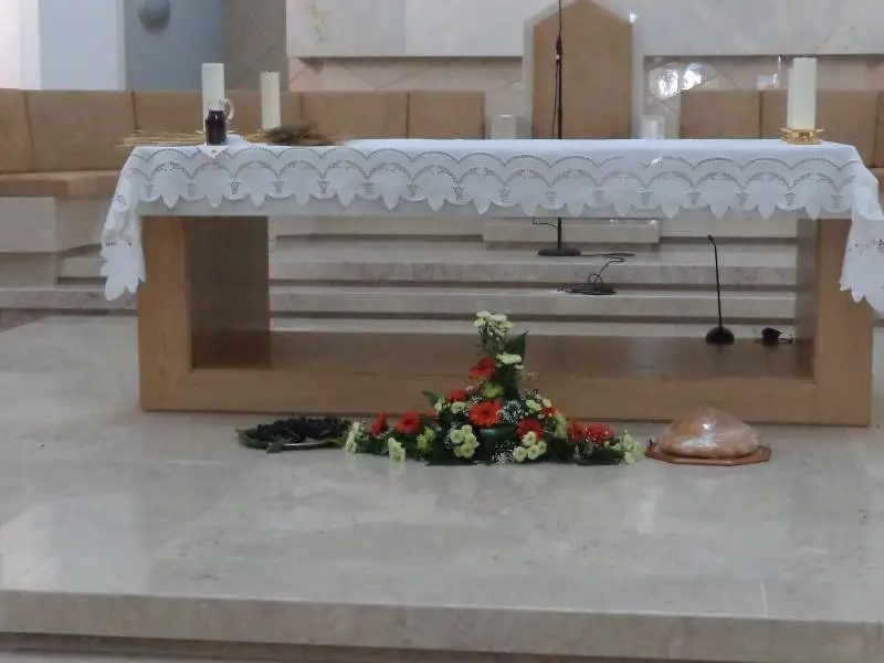pavimento interior em mármore de igreja