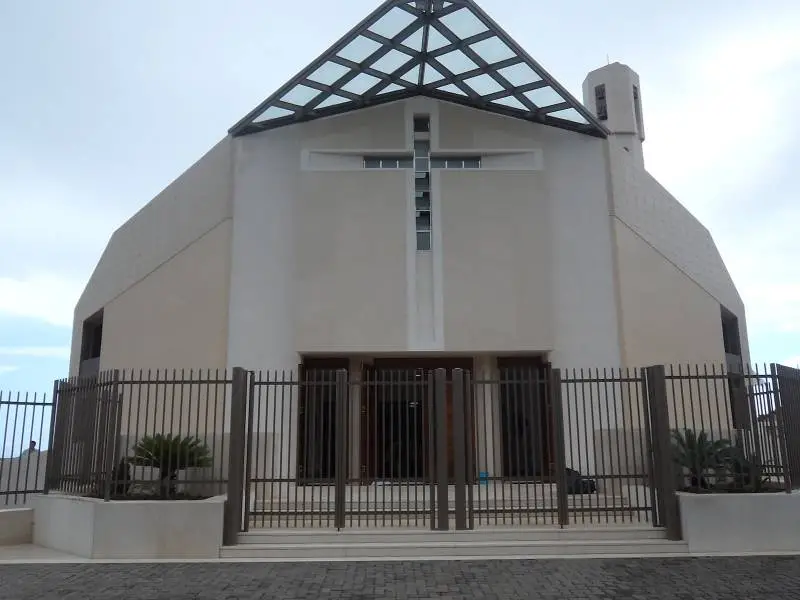 Igreja com revestimento exterior em pedra